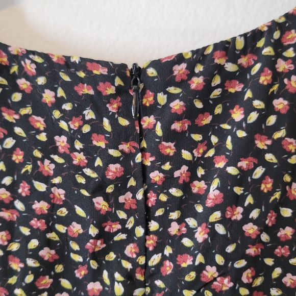 Boohoo Ditsy Floral Print Shift Dress Size 4 - Picture 4 of 5